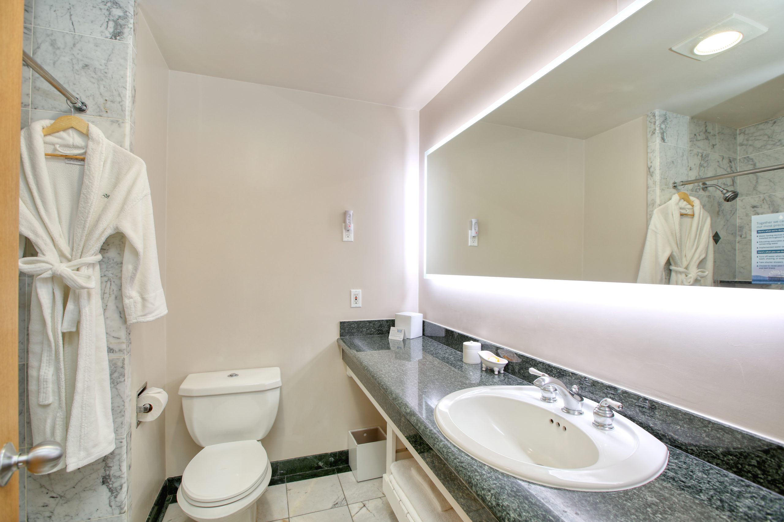 SeaVenture Hotel | Partial Ocean View Room