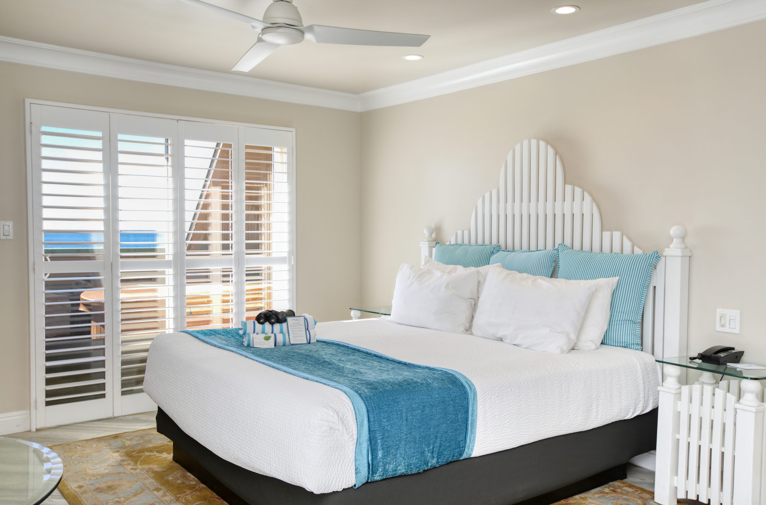 SeaVenture Hotel | Corner Ocean View Room - King Bed