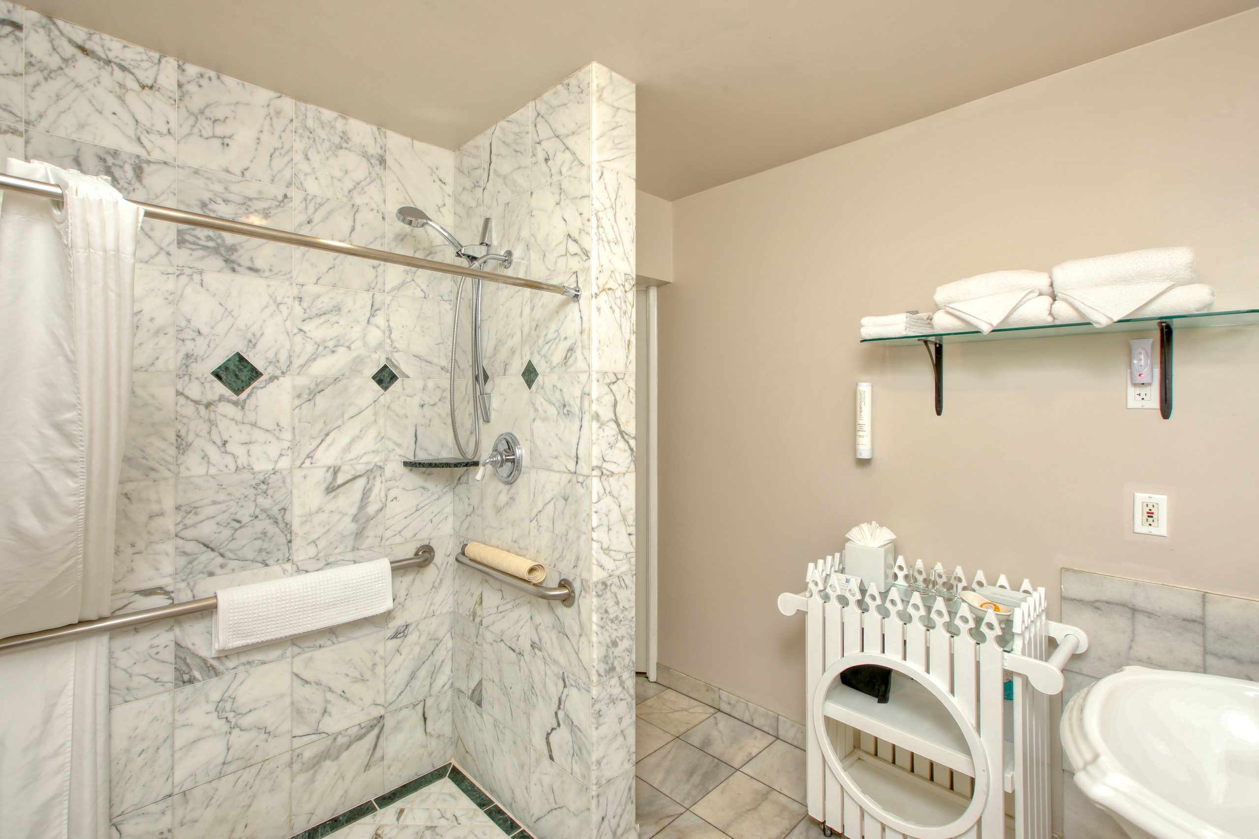 Boardwalk Spa Suite (Room 115)