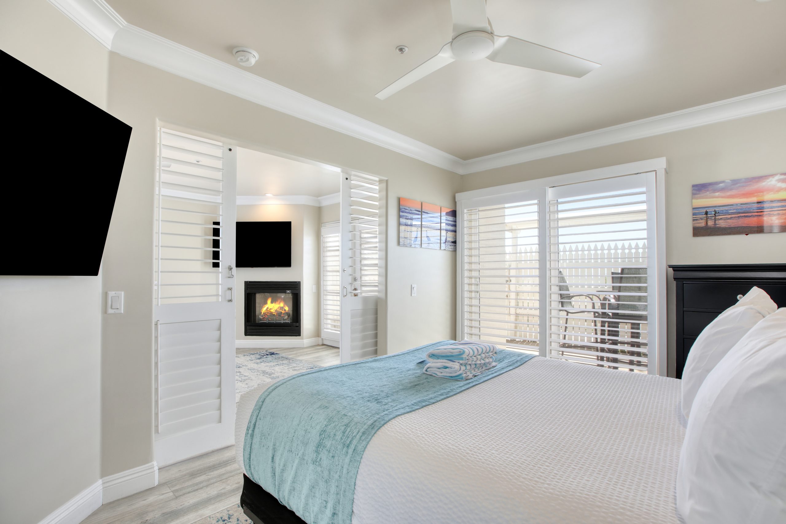 Boardwalk Spa Suite Bed and Living Area (Room 115)