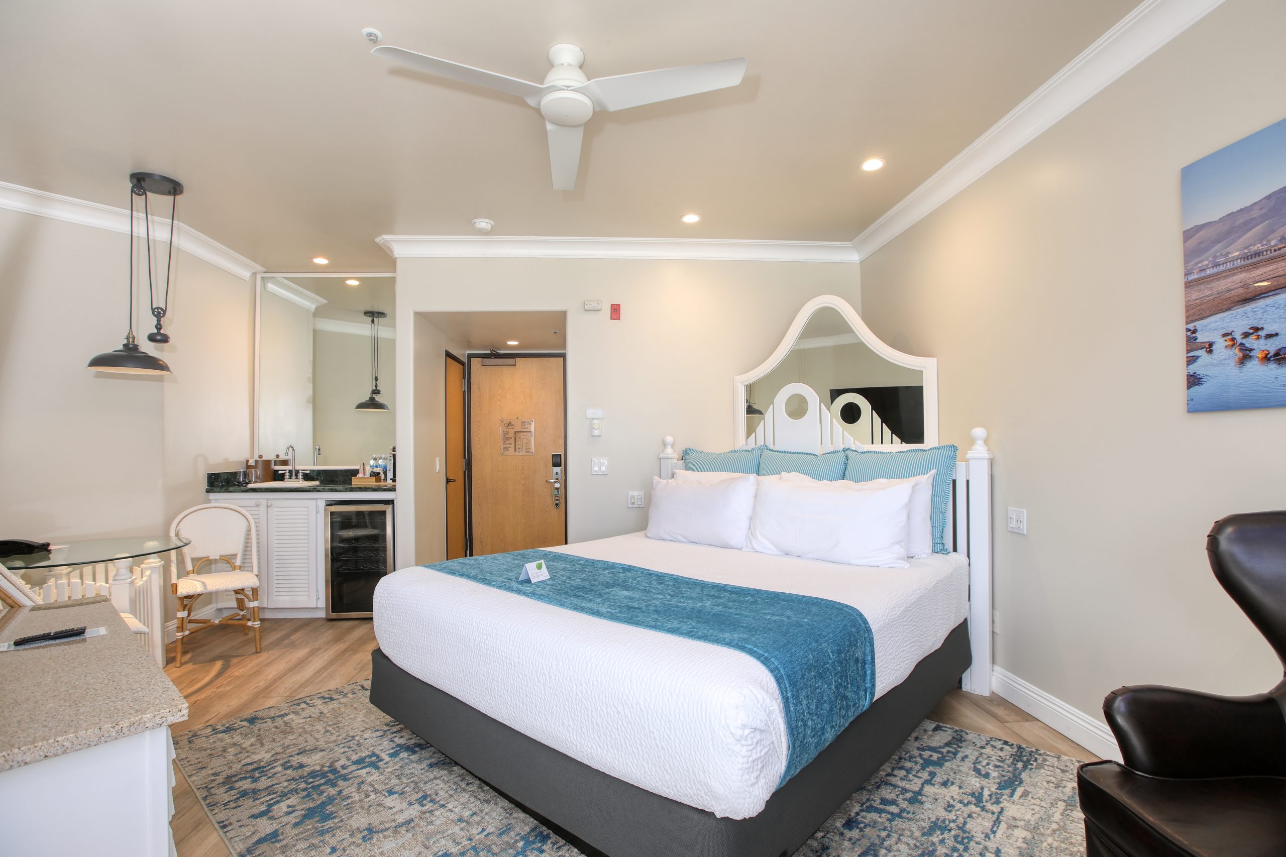 Fireplace King (Room 318)